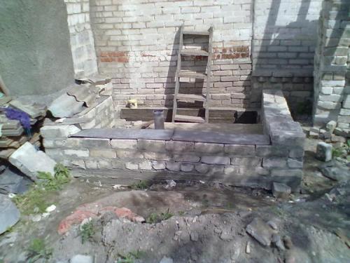 Как пристроить туалет к частному дому. Строительство пристройки для ванной в частном доме. Часть 1