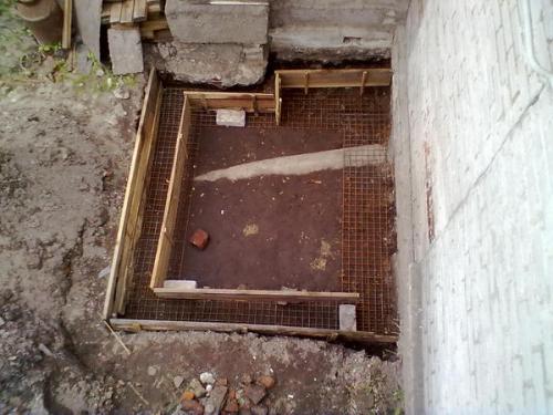 Как пристроить туалет к частному дому. Строительство пристройки для ванной в частном доме. Часть 1