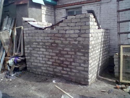 Как пристроить туалет к частному дому. Строительство пристройки для ванной в частном доме. Часть 1