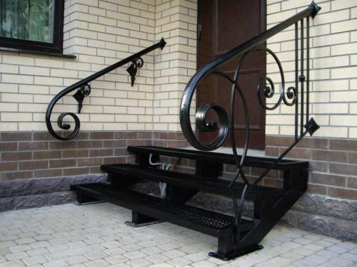 Какие инструменты необходимы для строительства крыльца из профильной трубы. Как выбрать размеры крыльца?