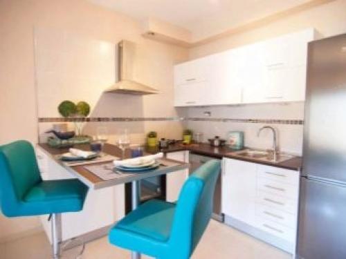 Дизайн кухни в типовой квартире. 10 правил планирования кухни 36