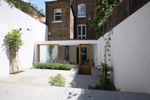 Красивая пристройка к дому. Пристройка к дому — простые и доступные идеи реконструкции деревянных и каменных домов (100 фото)