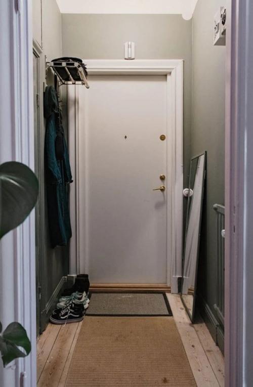 Квартира с бюджетным ремонтом, но в ней парит своя атмосфера. 09