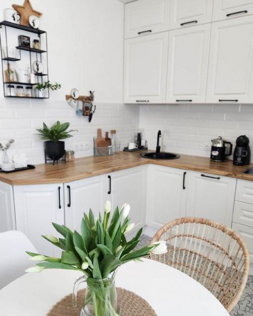 Обзор кухни в светлых тонах. 06