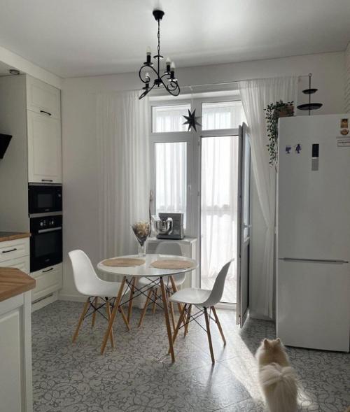 Обзор кухни в светлых тонах. 03