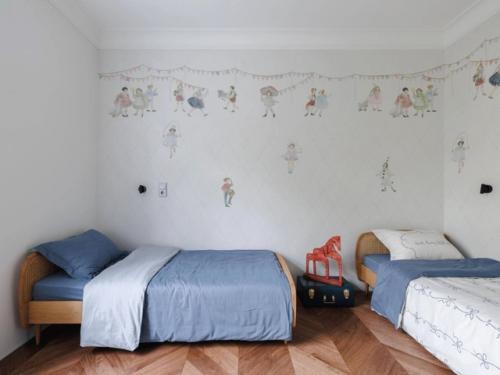 На площади 45 кв. 03