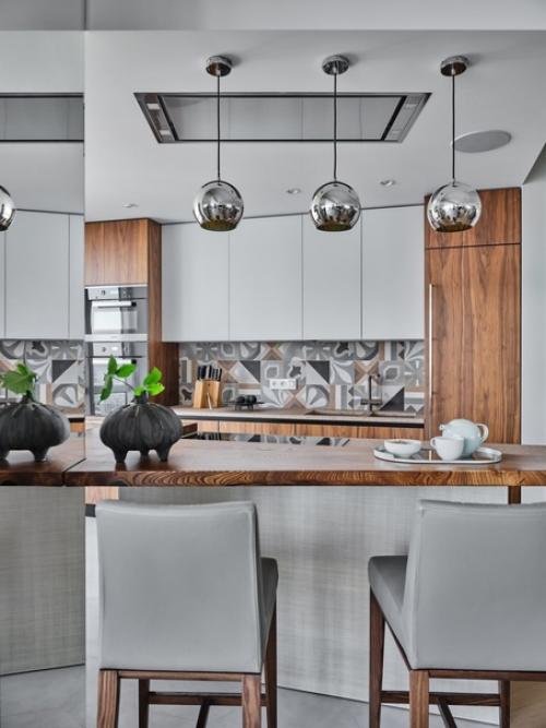 Просторная квартира необычной формы, площадью - 127 кв. 01