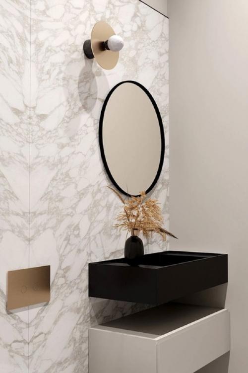 Монохромный интерьер в бежевых оттенках, разбавленный необычными элементами декора, мебели и освещения. 07