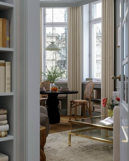 Эта двухкомнатная Сталинка - воплощение женственности, элегантности и тонкого вкуса. 01