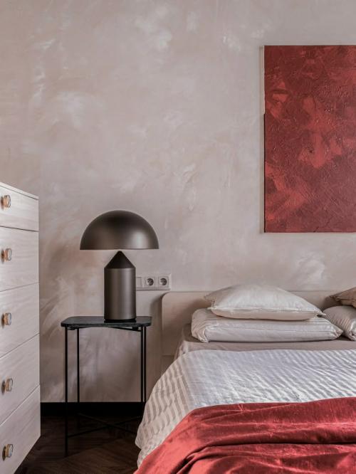 Этот интерьер - настоящее путешествие во времени, где классическая архитектура Сталинки встречается с современным видением уюта и света. 04