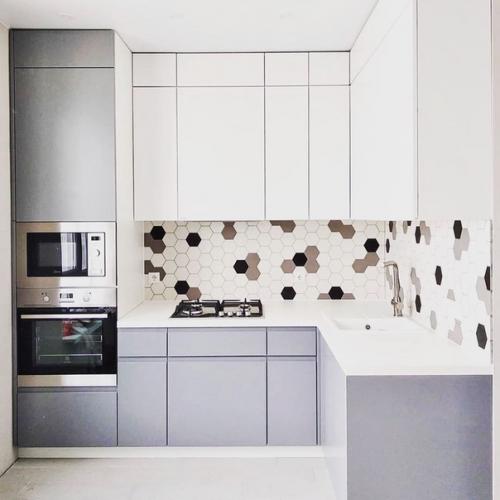 Недавно мастера установили кухню!