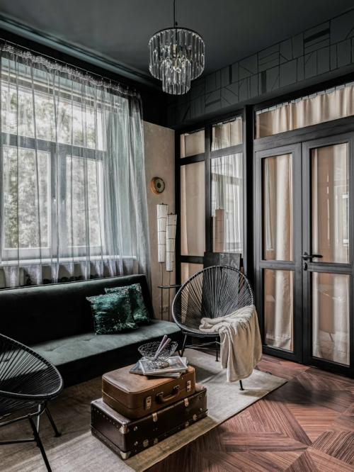 Этот интерьер - настоящее путешествие во времени, где классическая архитектура Сталинки встречается с современным видением уюта и света. 06