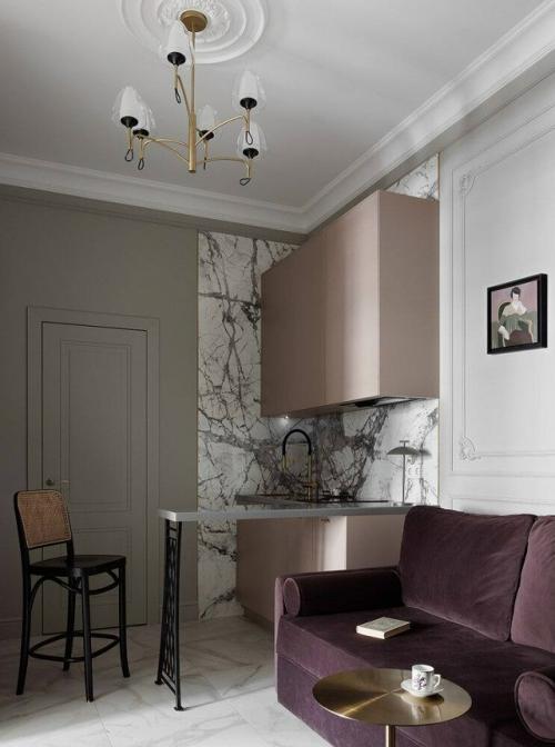 Эта небольшая квартира в Санкт-петербурге когда-то была частью коммуналки - а теперь превратилась в атмосферное пространство с характером и душой. 02