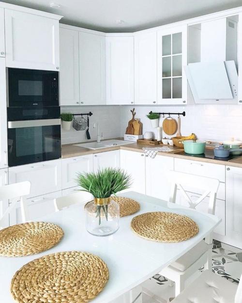 Настоящая белоснежка. А вы как считаете - нужно добавить цвета или оставить все как есть. 06