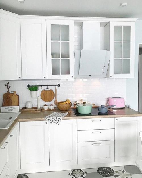 Настоящая белоснежка. А вы как считаете - нужно добавить цвета или оставить все как есть. 01