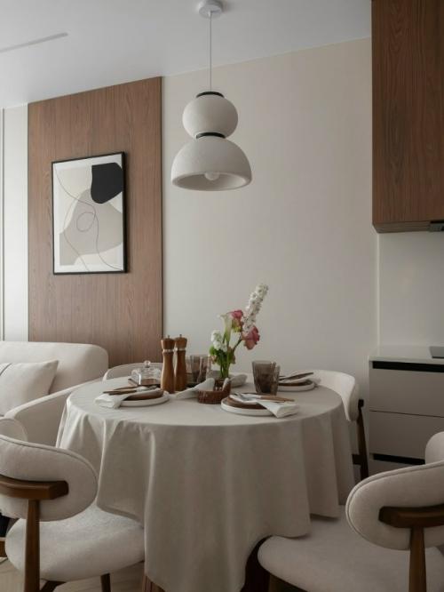 Прекрасный интерьер небольшой квартиры, где каждый метр продуман так, чтобы создавать гармонию, уют и ощущение завершённости. 05