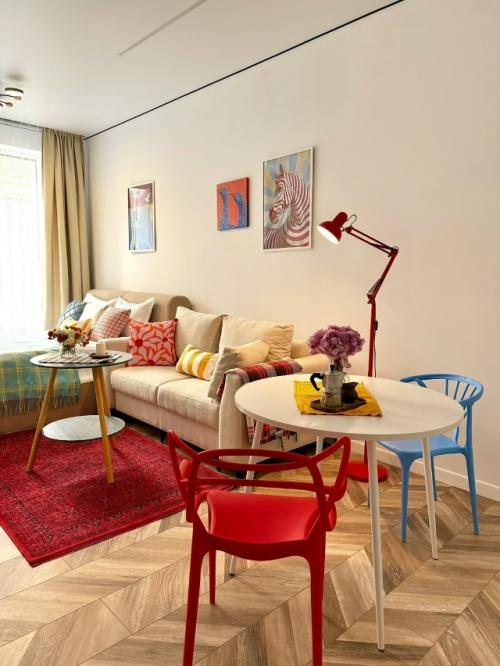 Пример того, как даже небольшое пространство может заиграть характером и стать по-настоящему удобным. 05