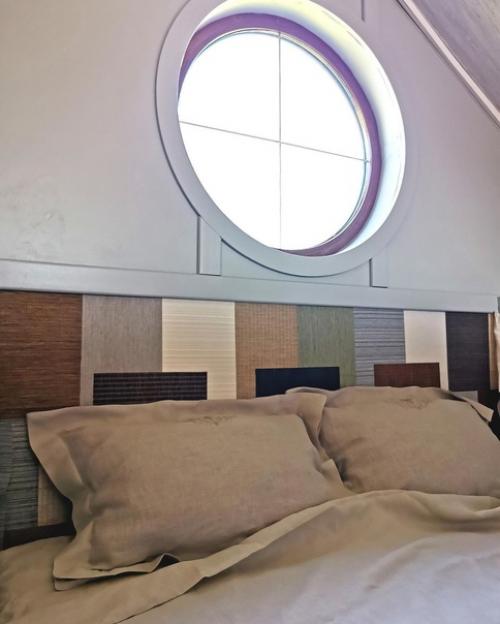 Яркое, уютное и комфортное маленькое пространство, где есть только самое необходимое. 06