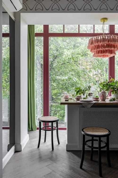 Этот интерьер - отличный пример того, как даже небольшое пространство можно превратить в атмосферное, выразительное и невероятно уютное место. 04