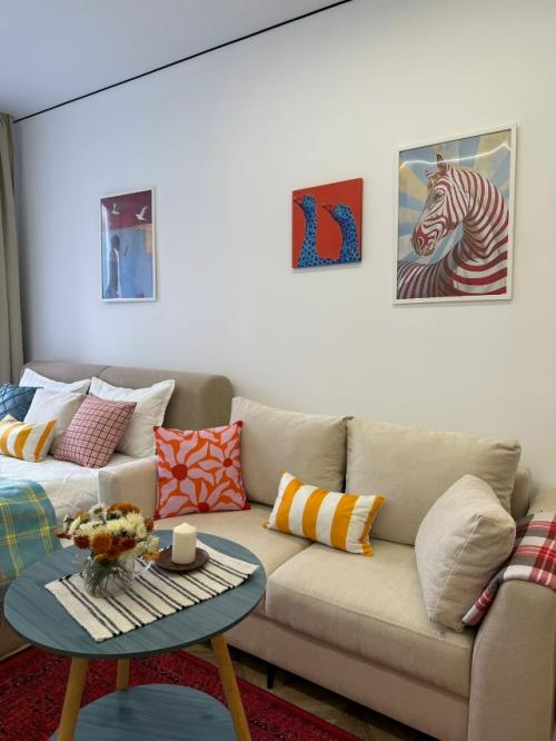 Пример того, как даже небольшое пространство может заиграть характером и стать по-настоящему удобным. 03