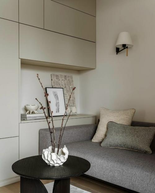 Это пространство, где царит спокойствие, порядок и эстетика, настраивающая на сосредоточенность. 05