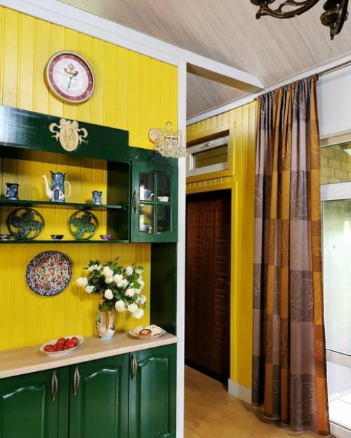 Яркое, уютное и комфортное маленькое пространство, где есть только самое необходимое. 01