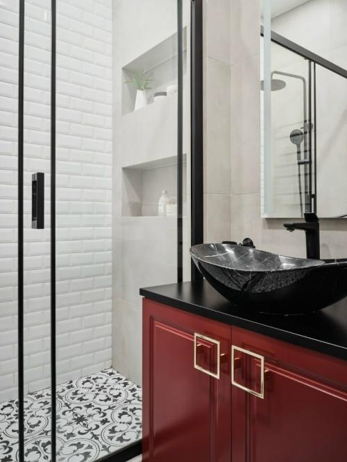 Уютное пространство, в котором личные истории семьи нашли отражение в дизайне. 05