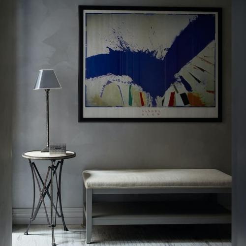 Благородный серый фон, сочные вкрапления цвета, практичные и выразительные отделки идеальное сочетание для семейного интерьера. 06