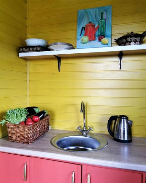 Яркое, уютное и комфортное маленькое пространство, где есть только самое необходимое. 02