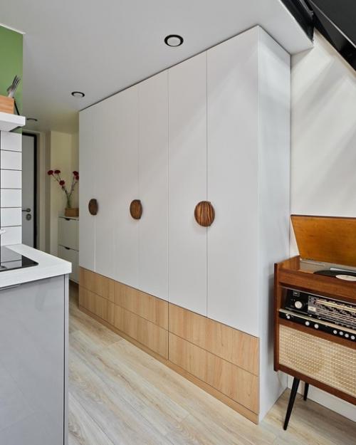 Яркая двухуровневая студия, площадью 25 кв. 07