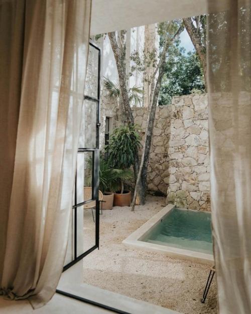 Красивая дизайнерская квартира, в которой используются светлые тона, натуральные материалы и скульптурные формы. 08