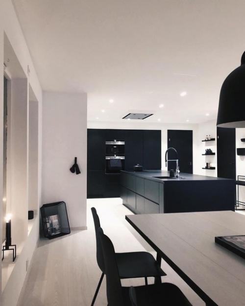 Очень круто!  Но ведь на чёрном каждая пылинка/капелька видна. 03