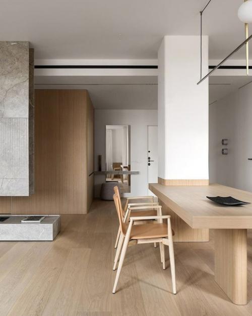 Интересно обыграны углы, цвет пола уютный, мебель мягкая оригинальная. 01