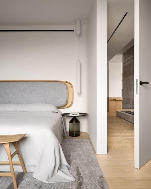 Интересно обыграны углы, цвет пола уютный, мебель мягкая оригинальная. 07