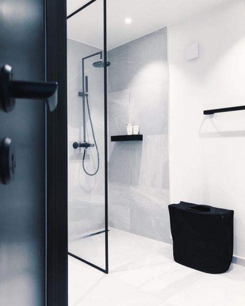 Очень круто!  Но ведь на чёрном каждая пылинка/капелька видна. 07