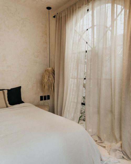 Красивая дизайнерская квартира, в которой используются светлые тона, натуральные материалы и скульптурные формы. 06