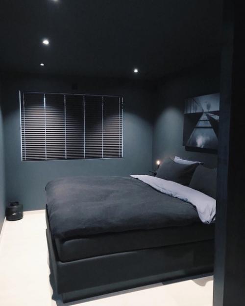 Очень круто!  Но ведь на чёрном каждая пылинка/капелька видна. 05