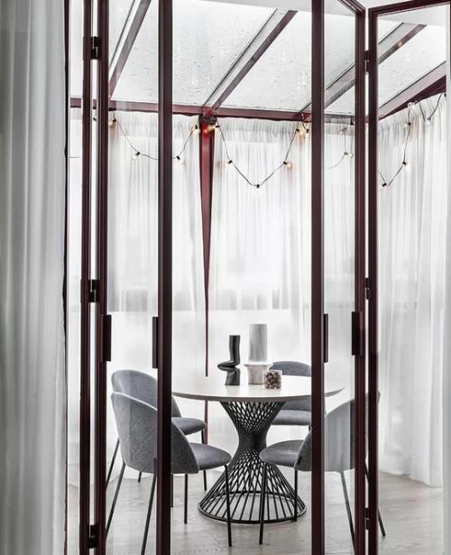 Яркий цвет кухни неожиданно приятен. 05