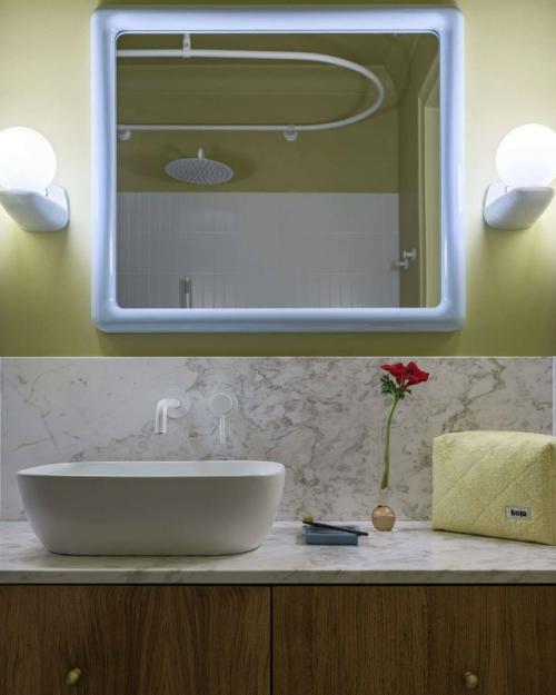 Смелый, необычный и очень яркий интерьер квартиры для молодой девушки - это пространство, наполненное цветом, настроением и индивидуальностью. 07