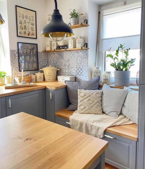 Интерьер кухни, выполненный в сером фасаде. 02