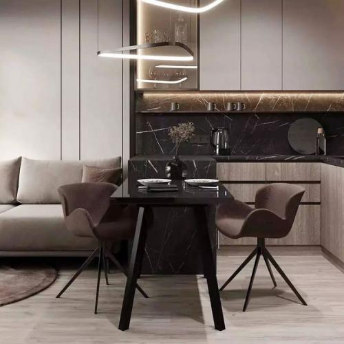 Это смелое решение для тех, кто предпочитает темные краски и необычный декор: сочетать коричневый цвет с черным мрамором. 02