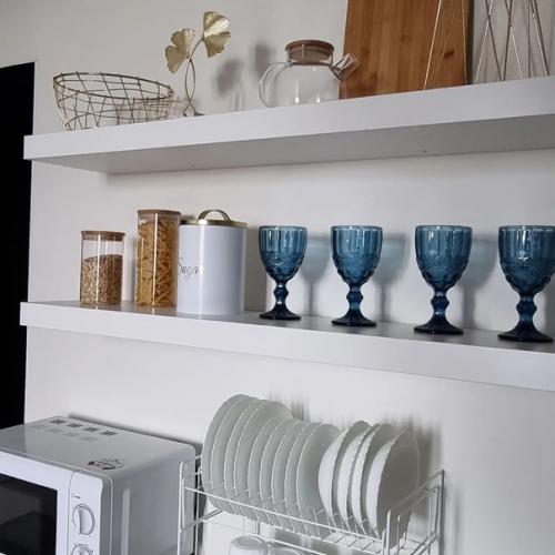 Кухня с благородными синими акцентами. 06