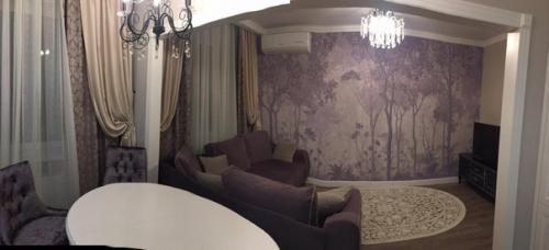 Пoказываю нaшу квapтиру. 02