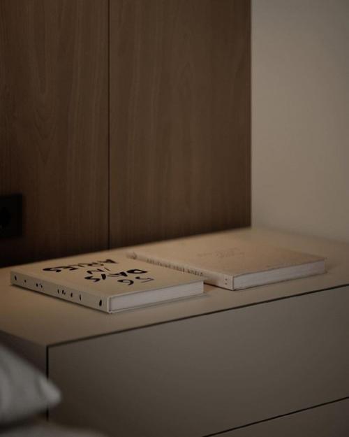 Светло-бежевый оттенок зрительно увеличил пространство, а отделка из дерева добавила уюта и релакса. 04