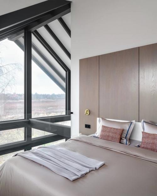 Всю жизнь хозяева жили в городской квартире, но мечта о собственном доме за городом стала реальностью. 04