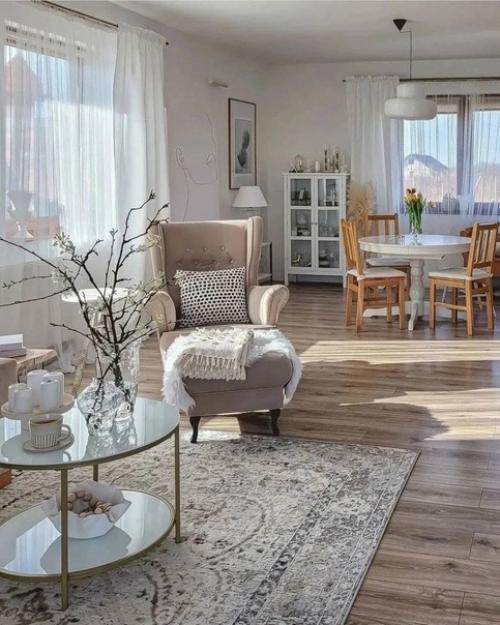 Приятный светлый интерьер с классическими элементами. 04