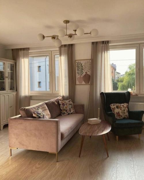 Простор, свет и натуральные оттенки - ключевые элементы этого загородного интерьера. 09