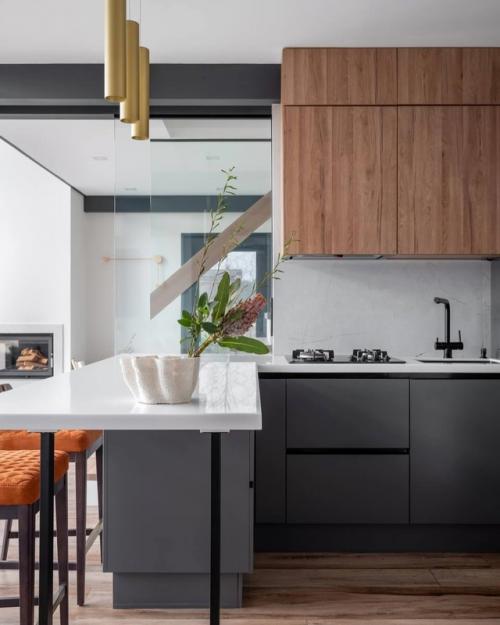 Всю жизнь хозяева жили в городской квартире, но мечта о собственном доме за городом стала реальностью. 01