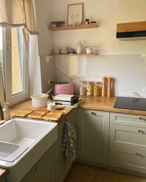 Простор, свет и натуральные оттенки - ключевые элементы этого загородного интерьера. 03