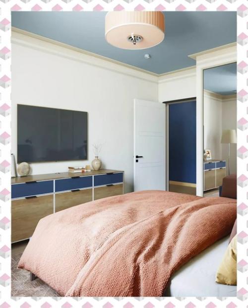 Спальня с голубым потолком. 01